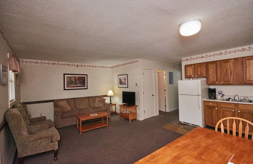 Bethel Hotel | River View Resort