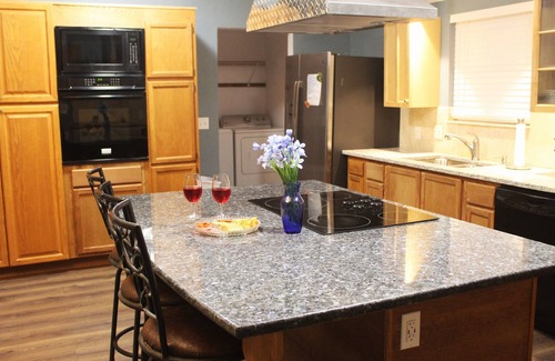 Kingsland House | River Views and Relaxation!nNewly remodeled & ready for your familynPet friendly