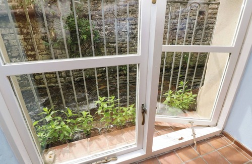 Lyme Regis Cottage | RIVERDANCE COTTAGE, pet friendly, with open fire in Lyme Regis