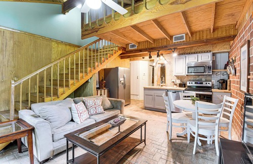 Fairhope Cabin | Riverfront Angler's Cabin in Fairhope w/Deck!