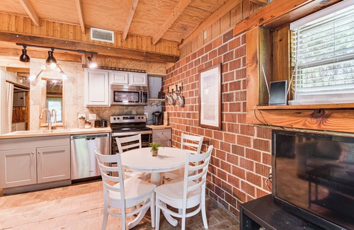 Fairhope Cabin | Riverfront Angler's Cabin in Fairhope w/Deck!