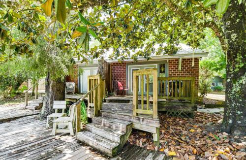 Fairhope House | Riverfront Anglers Cabin in Fairhope with Deck!