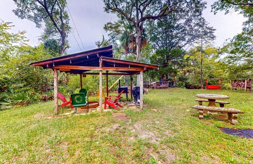 Bronson Cabin | Riverfront bunkhouse with private W/D, grill, & canoe