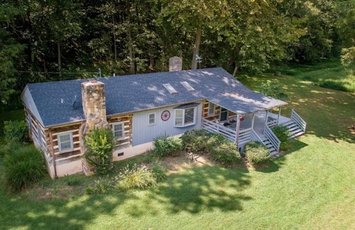 Luray Cabin | Riverfront Cabin! Farm, Fireplaces, Trail & Kayaks