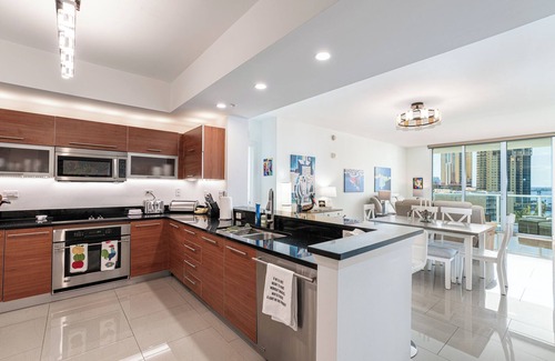 Edgewood Condo | Riverfront, Community Pool/Spa, 8th Floor -3 Bedroom with Den, Highrise Condo!