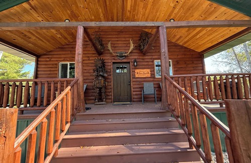 Paris Cabin | Riverfront Deer Cabin
