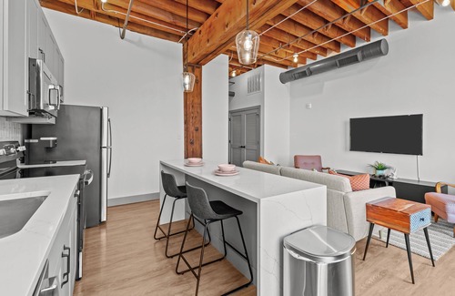 Downtown St. Louis Apartment | Riverfront DWTN Loft W/D Gated Parking