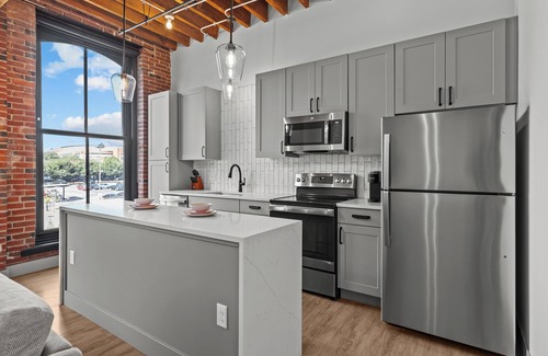 Downtown St. Louis Apartment | Riverfront DWTN Loft W/D Gated Parking