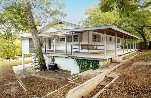New Braunfels House | Riverfront Farmhouse 5br With Views, And Kayaks