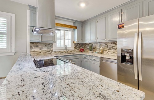 Coliseum Central House | Riverfront Fun: Quiet Home Near Hampton Coastline