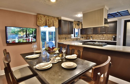 Stafford - Tualatin Valley House | Riverfront Garden House with private river access