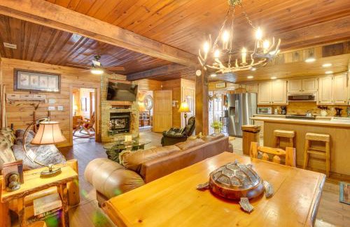 Helen House | Riverfront Helen Cabin with Hot Tub and Deck!