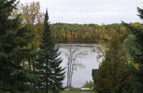 International Falls Hotel | Riverfront Hotel