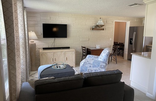 Roseland House | Riverfront Luxury Hideaway