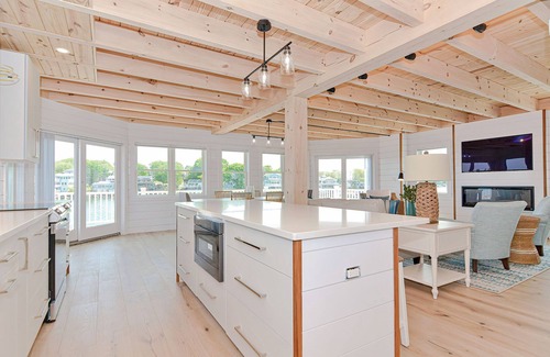 Gloucester House | Riverfront luxury in Gloucester.