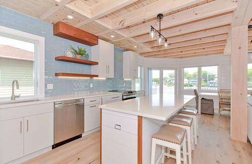 Gloucester House | Riverfront luxury in Gloucester.