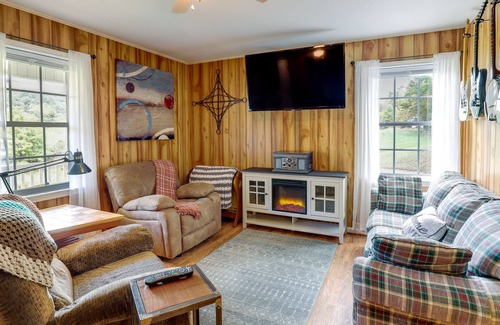 Burnsville Cottage | Riverfront North Carolina Abode w/ Deck & Fire Pit
