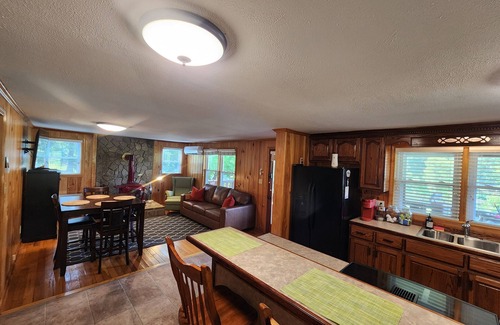 Crumpler Cottage | “Riverfront Retreat on the New – Cozy Getaway in Crumpler”