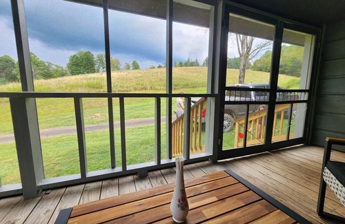 Crumpler Cottage | “Riverfront Retreat on the New – Cozy Getaway in Crumpler”