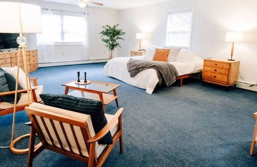 Galeton House | Riverfront with Pool & Grill | Canyon Creek Lodge