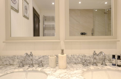 Truro House | RIVERGARTH, pet friendly, luxury holiday cottage in Malpas, Cornwall