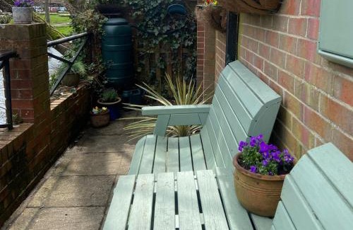 Winchester Apartment | RiverGem - Riverside Coach House