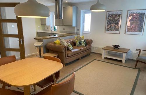 Winchester Apartment | RiverGem - Riverside Coach House