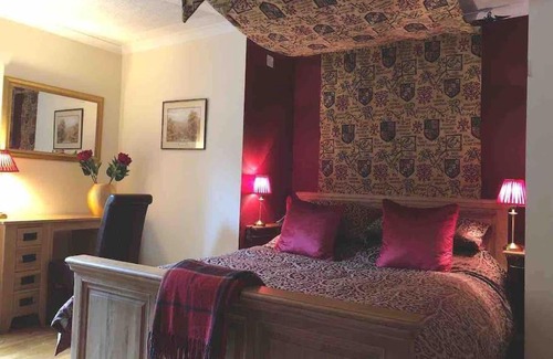 East Lewiston House | Rivermill House near Loch Ness - pet friendly.