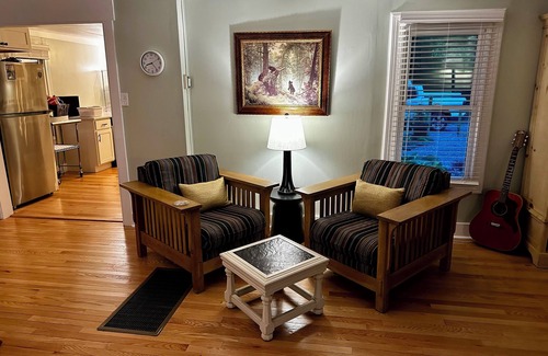 Burnsville Cottage | Rivers Edge Cabin, Swimming, Tubing, Fishing, Fire Pit, Grill, Wi-Fi, Relaxing!