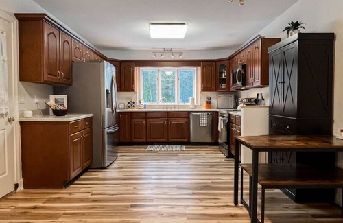 Bartlett Villa | RIVERSBEND | Private River Access, Pool, Hot Tub