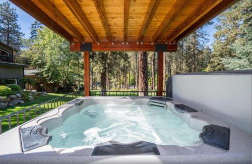 Leavenworth House | Riverside Cabin home