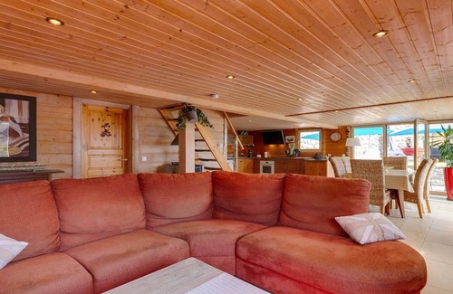 Le Cheylard House | Riverside Chalet Retreat