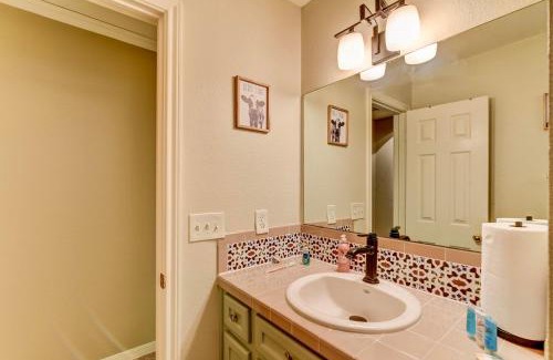 Damon House | Riverside country retreat with easy access to all that Houston has to offer