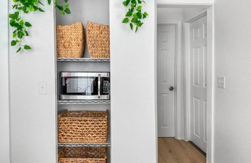 Crystal River House | Riverside Cozy Treehouse, Outdoor Movie & Firepit