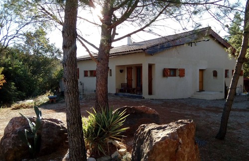 Cessenon-sur-Orb House | Riverside holiday home in the south of France