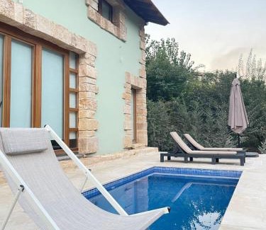 Beiteddine Ski Chalet | Riverside Jahliye, Chouf