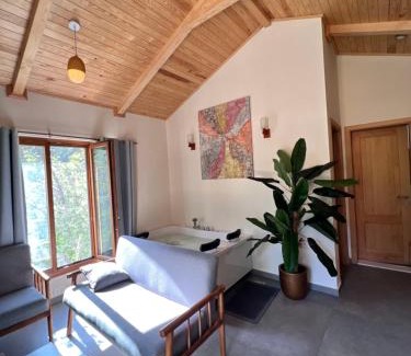 Beiteddine Ski Chalet | Riverside Jahliye, Chouf