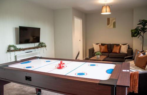Salford Apartment | Riverside Lodge - Peaceful City Escape