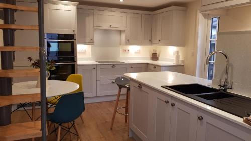 New Forest District House | Riverside Lodge Pied a Terre