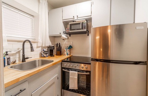 Old Southwest Apartment | Riverside Luxe: Stylish Designer Retreat