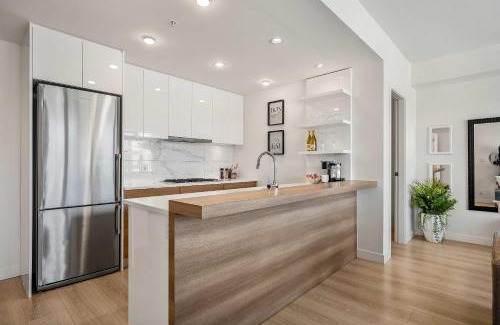 Downtown Calgary Apartment | Riverside Retreat - Enjoy Walking Trails, FREE Banff Pass, Gym, Wine & Parking! Work Space Included!