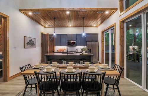 Broken Bow Cabin | Riverside Retreat near Broken Bow - Hot Tub, Riverfront, Sleeps 14