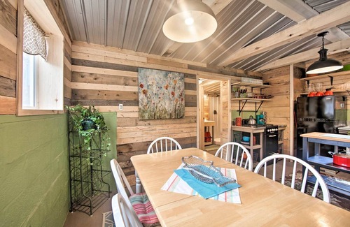 Dauphin Cabin | Riverside Retreat @ Stoney Creek