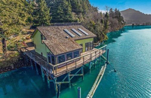 Kernville House | Riverside retreat with stunning views, historic charm - Coastal adventure awaits