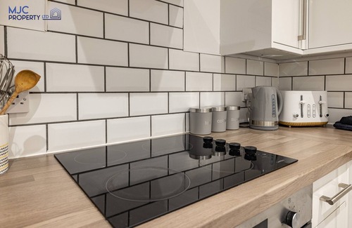 Hawick Apartment | Riverside - sleeps 6 guests in 2 bedrooms