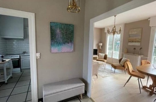 Olivet Villa | Riverside villa