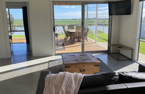 Seymour House | Rivertime - Life's Better by The River & The Bend
