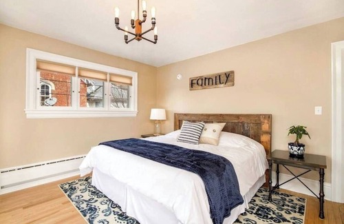 Fountain City Bed & Breakfast | Riverview Apartment - River Road Historic Home