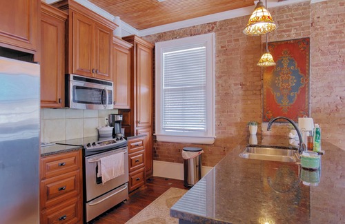 Natchez Condo | Riverview Condo | 1/1.5, Downtown, Washer/Dryer