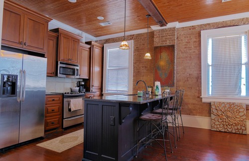 Natchez Condo | Riverview Condo | 1/1.5, Downtown, Washer/Dryer